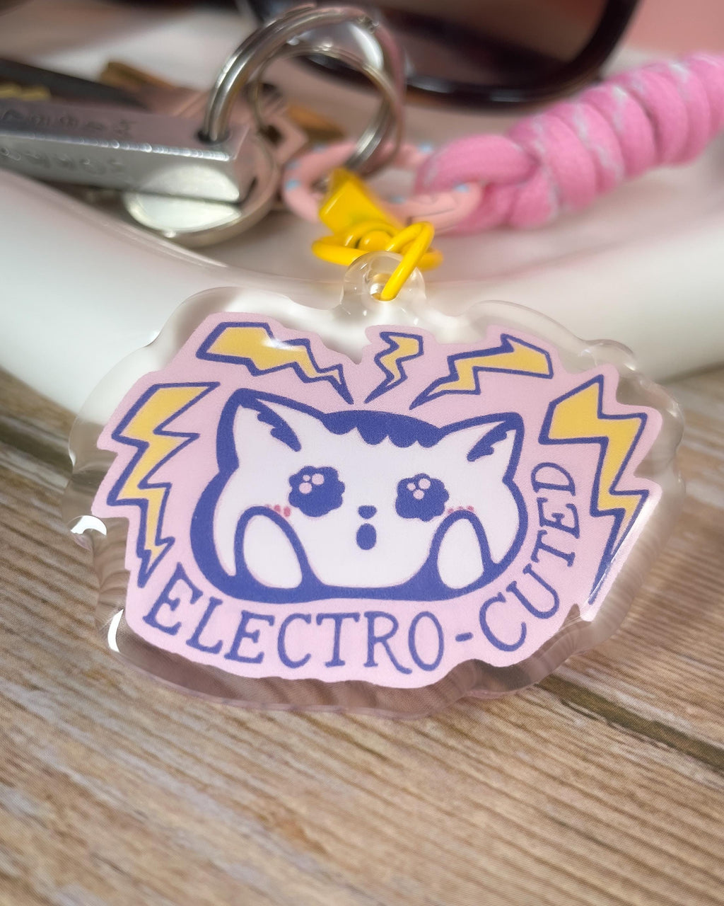 Electro-Cuted Cat Acrylic Keychain: Kawaii Charm with Yellow Clasp